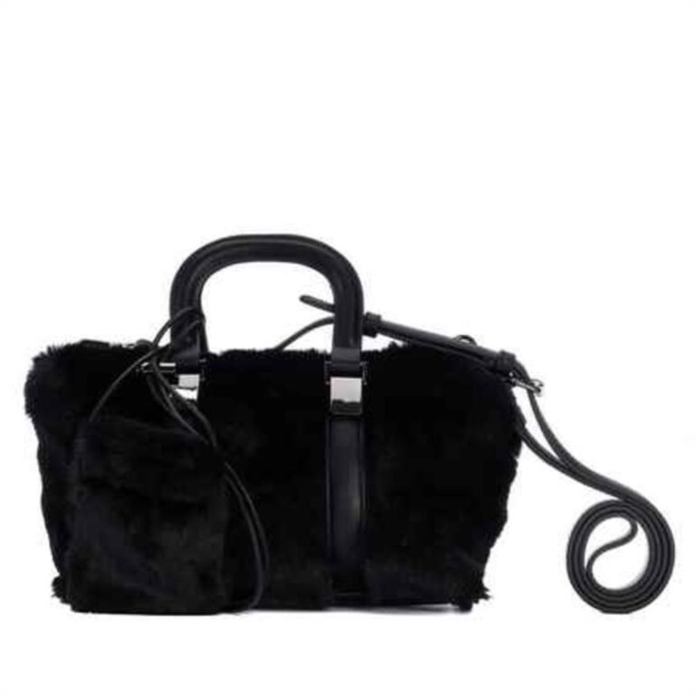 Bolso pelo negro Xti
