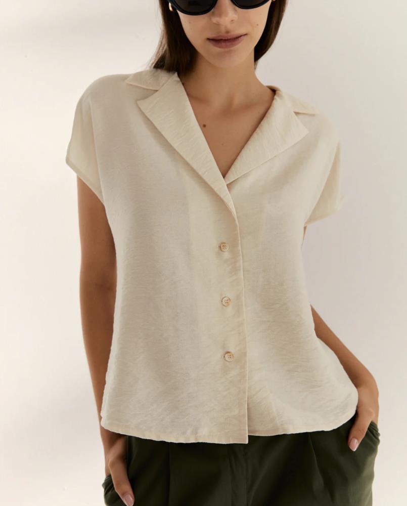 Camisa solapas manga corta crudo Paz Torras